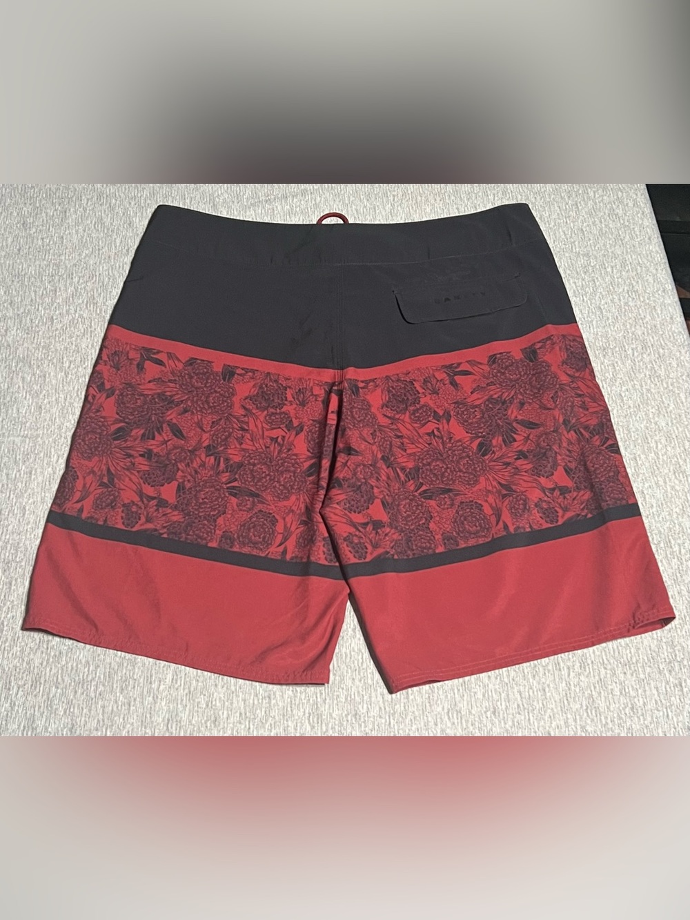Oakley Men’s Black & Red Floral Swim Board Shorts - Picture 13 of 13